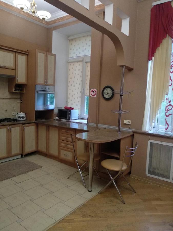 Центр, Євгена Коновальця, 3 Apartment ลุตสกาย ภายนอก รูปภาพ
