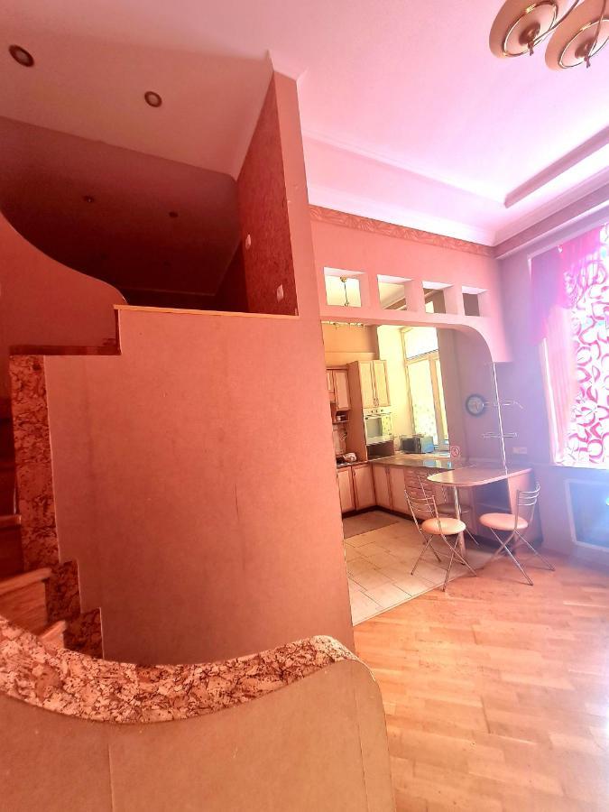 Центр, Євгена Коновальця, 3 Apartment ลุตสกาย ภายนอก รูปภาพ